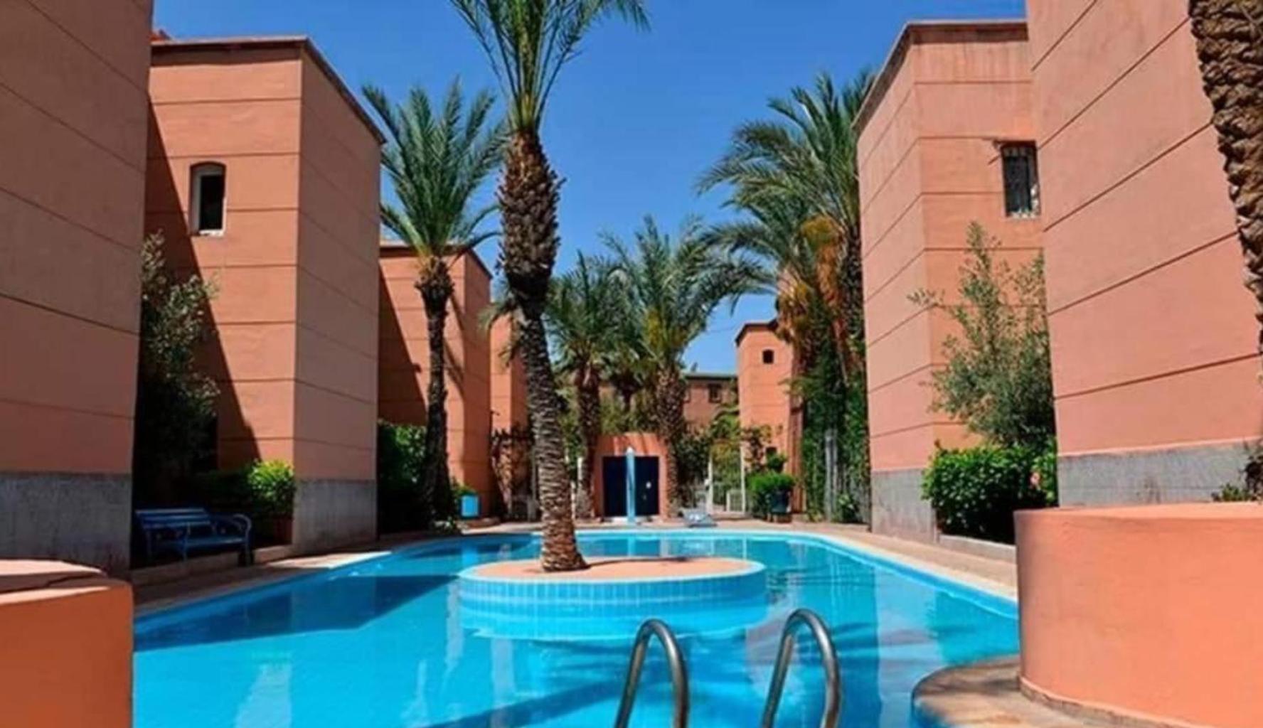 Riad Nezha Avec Jacuzzi Et 3 Piscines Au Coeur De Marrakesh Exterior photo
