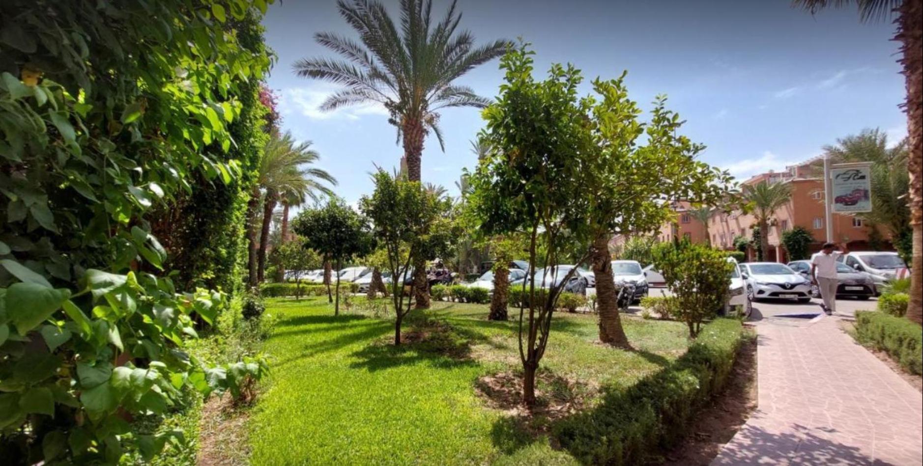 Riad Nezha Avec Jacuzzi Et 3 Piscines Au Coeur De Marrakesh Exterior photo
