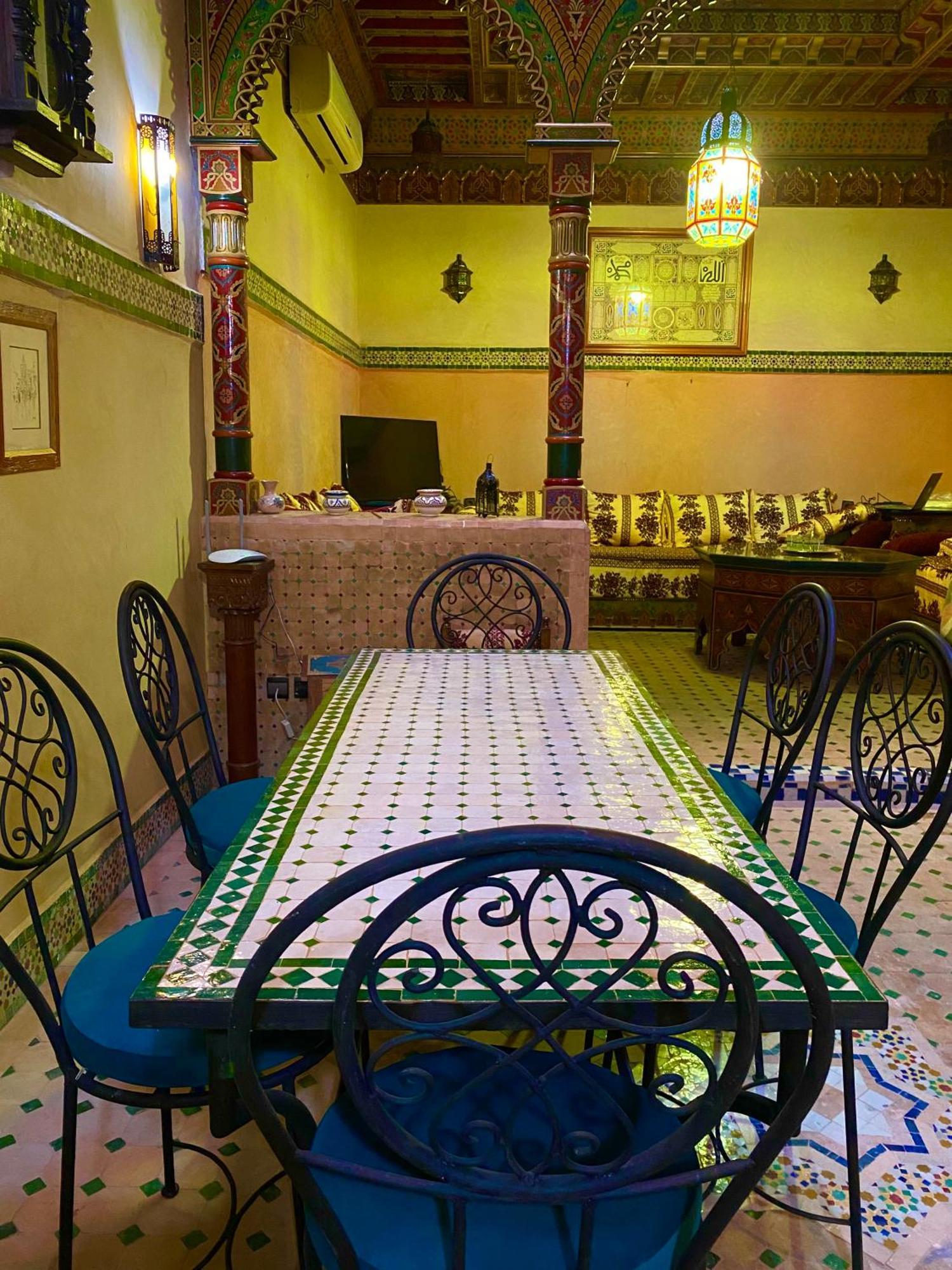 Riad Nezha Avec Jacuzzi Et 3 Piscines Au Coeur De Marrakesh Exterior photo