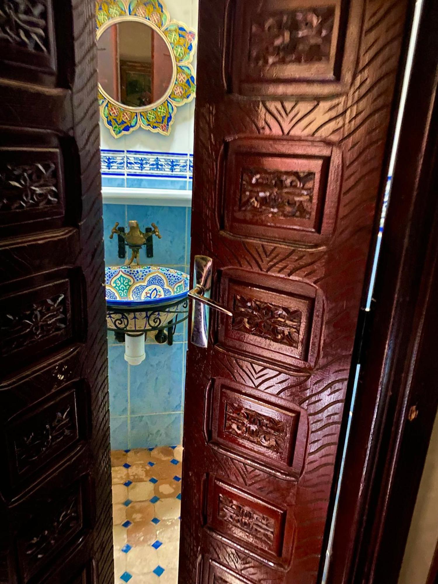 Riad Nezha Avec Jacuzzi Et 3 Piscines Au Coeur De Marrakesh Exterior photo