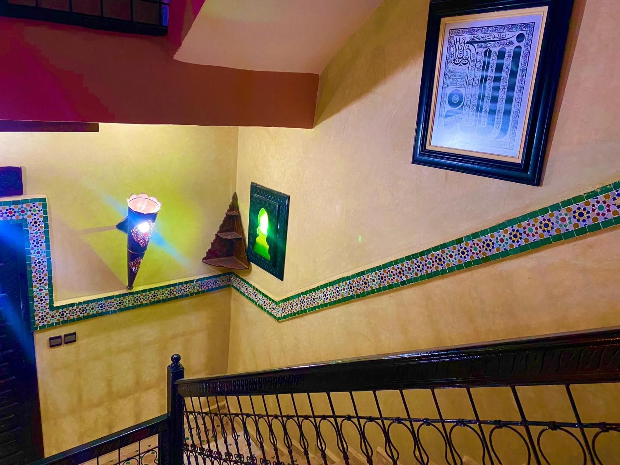 Riad Nezha Avec Jacuzzi Et 3 Piscines Au Coeur De Marrakesh Exterior photo