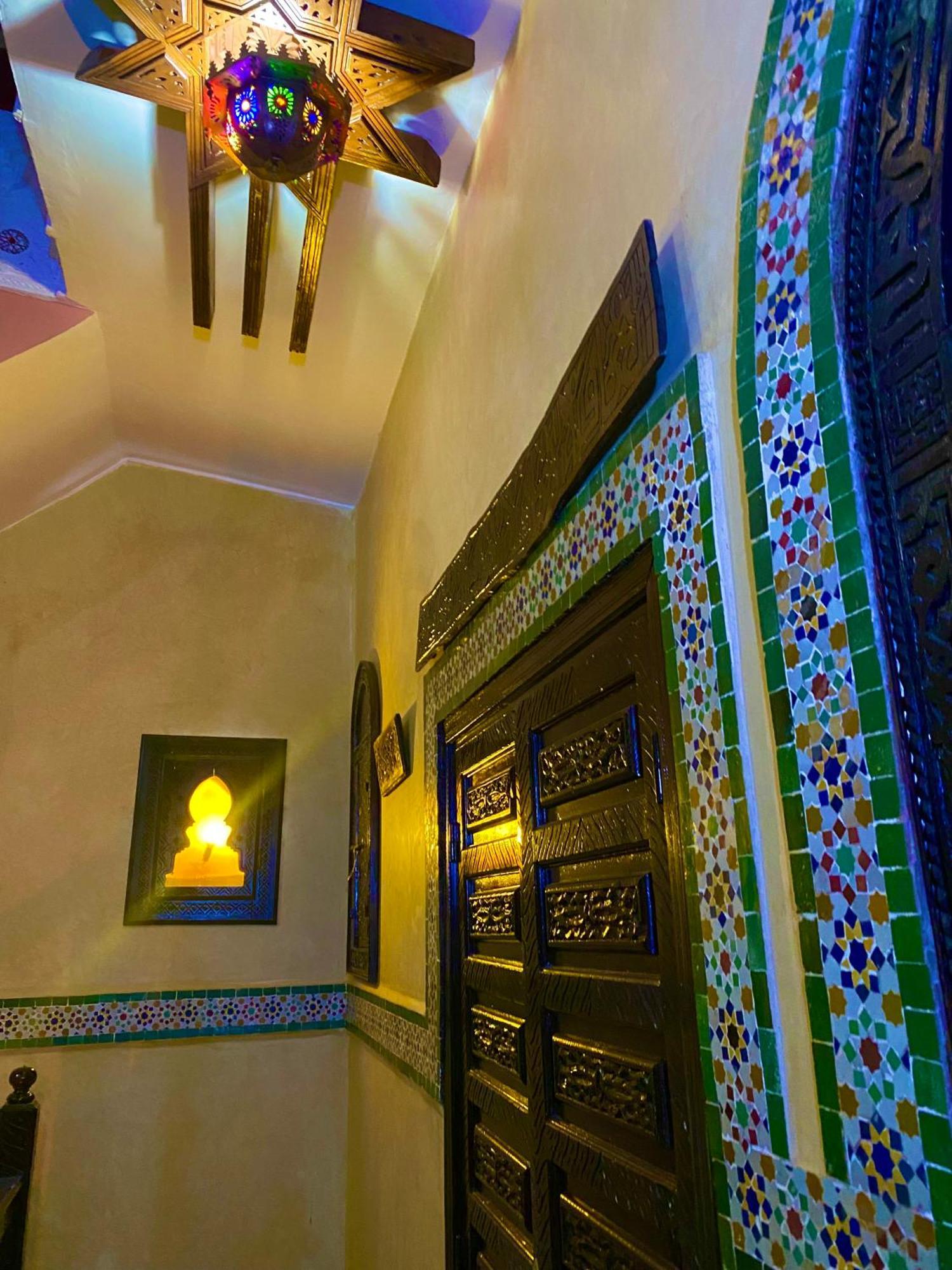Riad Nezha Avec Jacuzzi Et 3 Piscines Au Coeur De Marrakesh Exterior photo