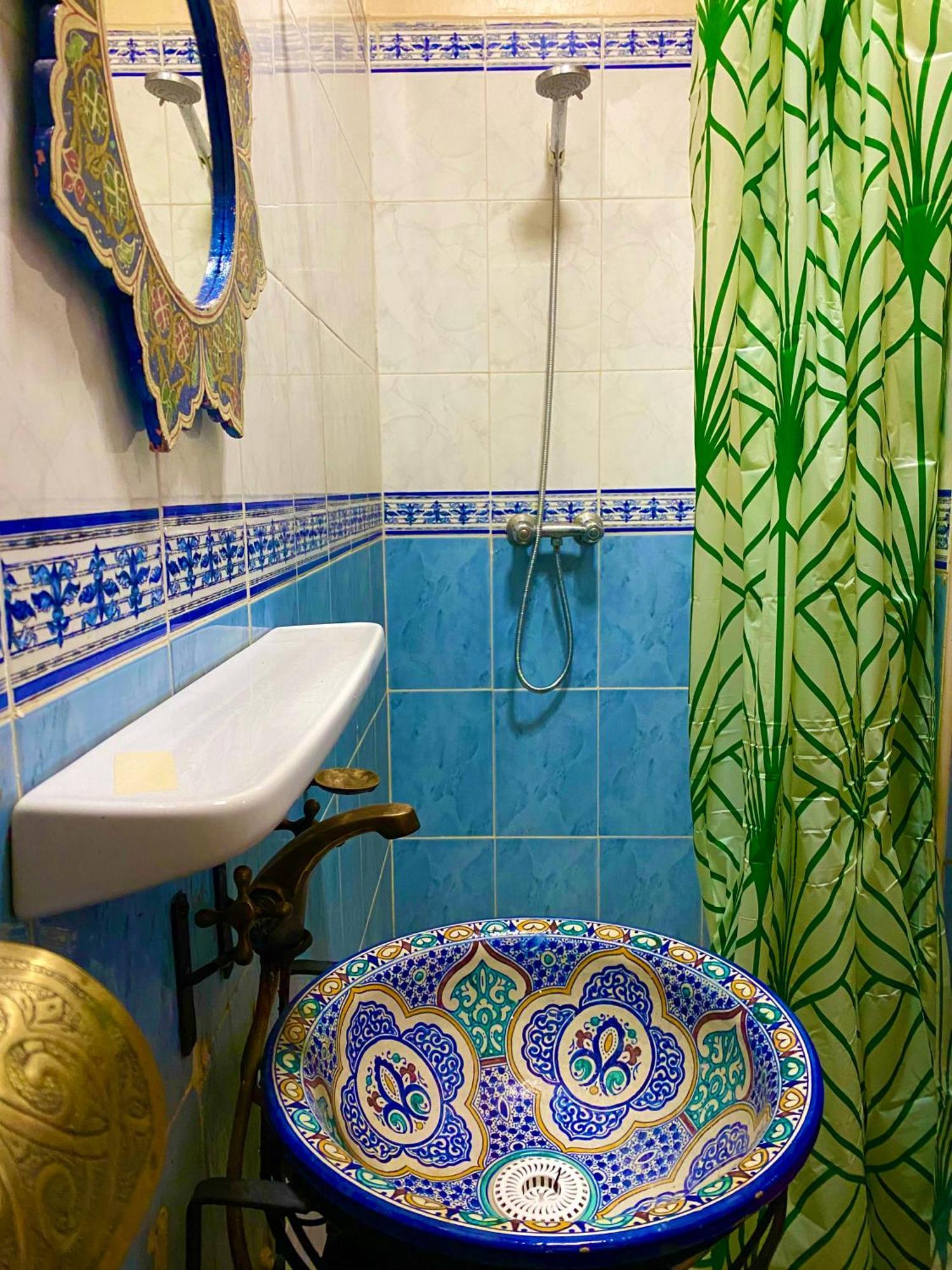 Riad Nezha Avec Jacuzzi Et 3 Piscines Au Coeur De Marrakesh Exterior photo