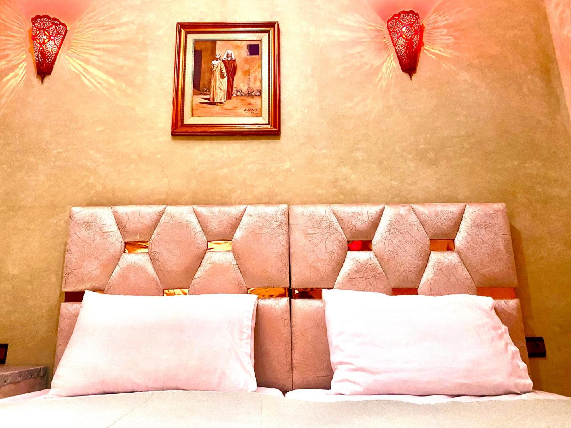 Riad Nezha Avec Jacuzzi Et 3 Piscines Au Coeur De Marrakesh Exterior photo