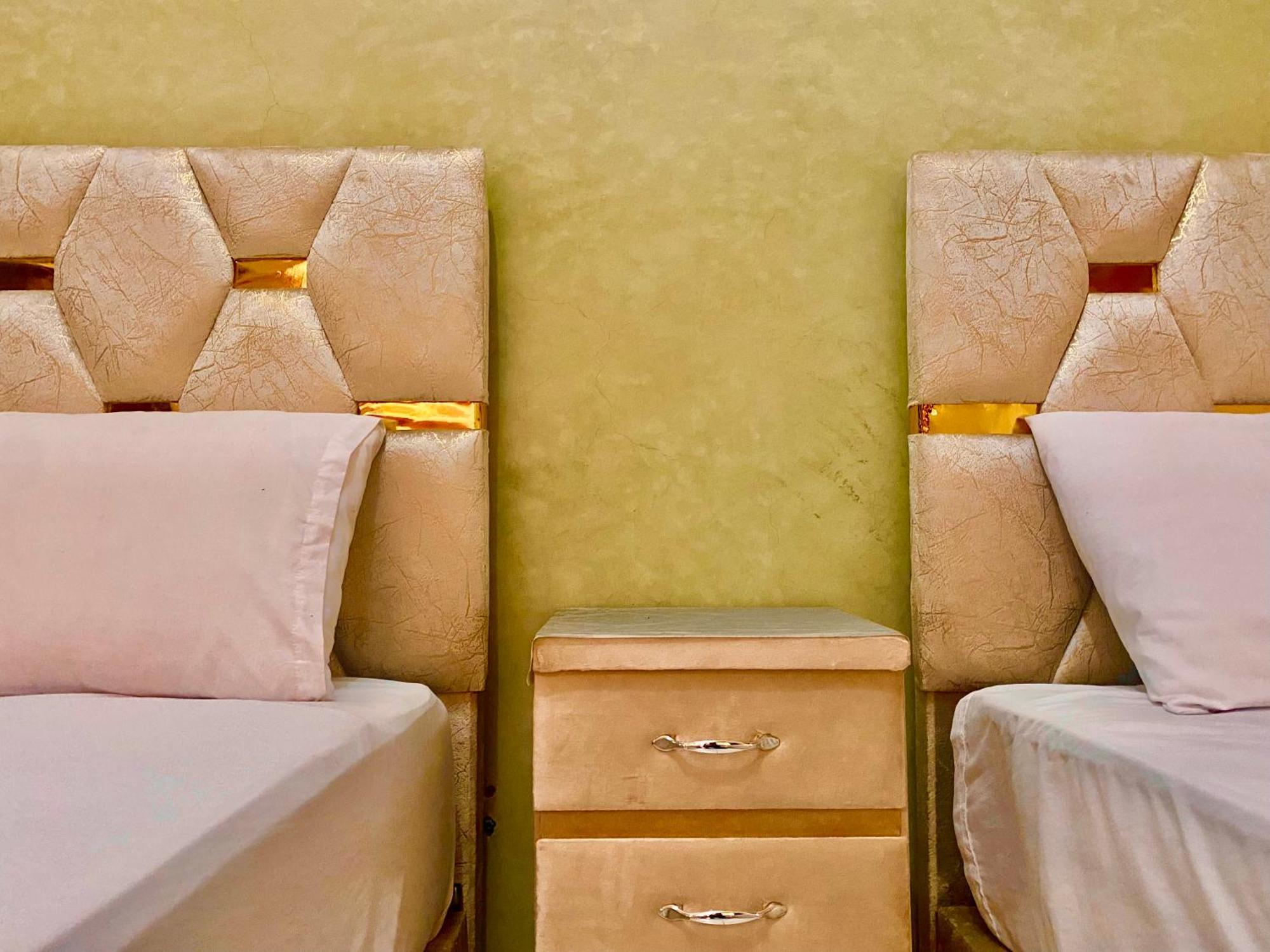 Riad Nezha Avec Jacuzzi Et 3 Piscines Au Coeur De Marrakesh Exterior photo