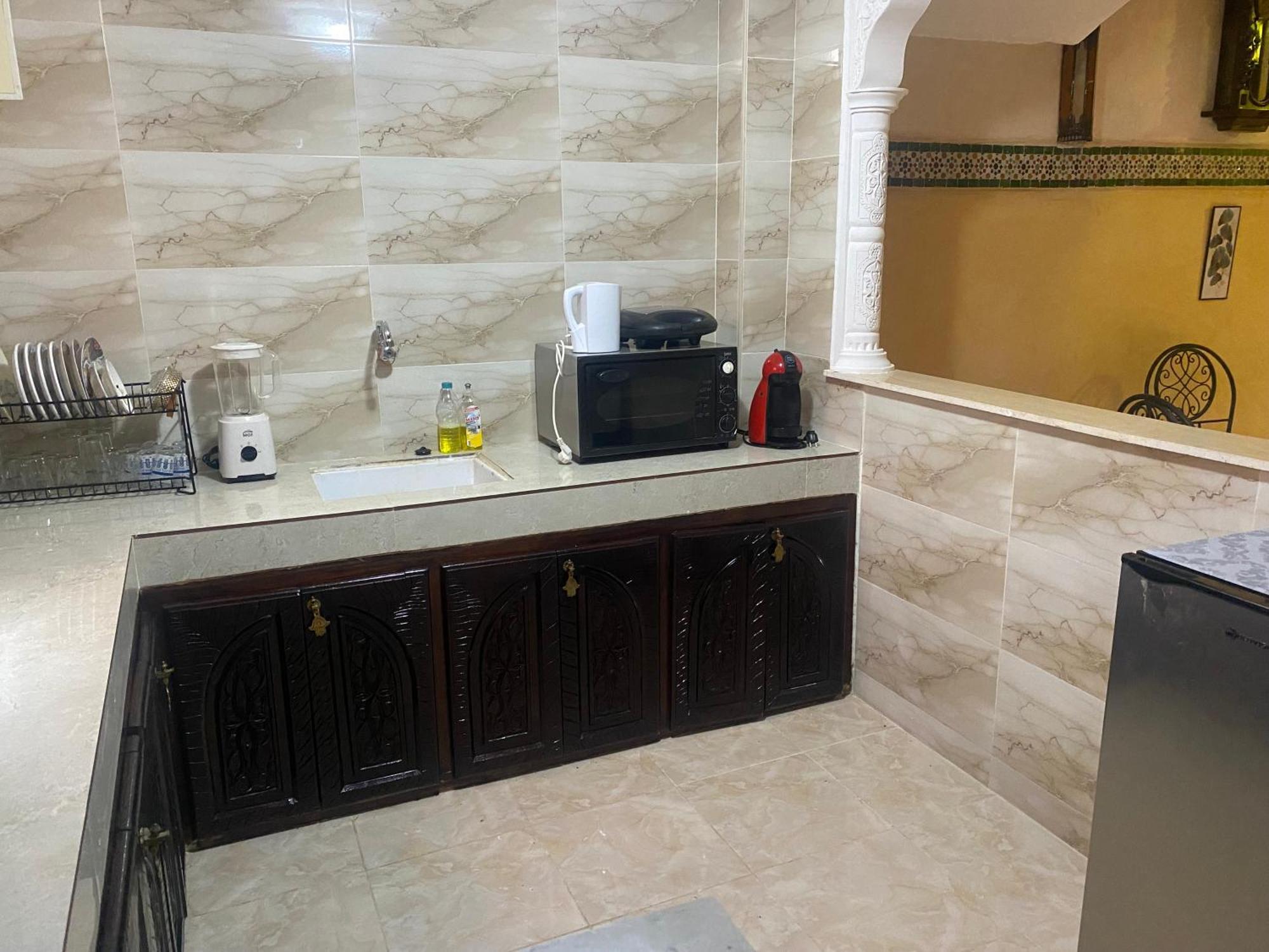Riad Nezha Avec Jacuzzi Et 3 Piscines Au Coeur De Marrakesh Exterior photo
