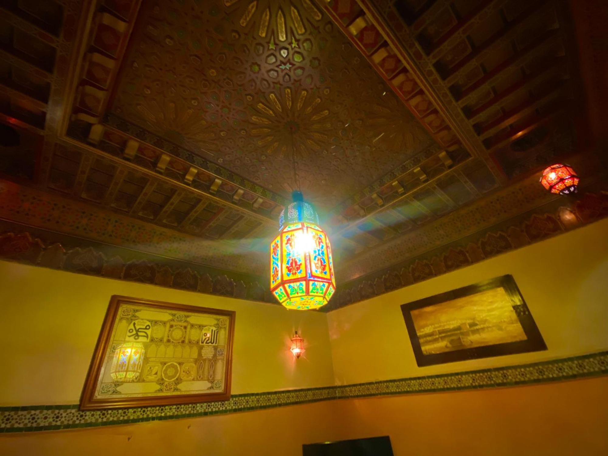 Riad Nezha Avec Jacuzzi Et 3 Piscines Au Coeur De Marrakesh Exterior photo
