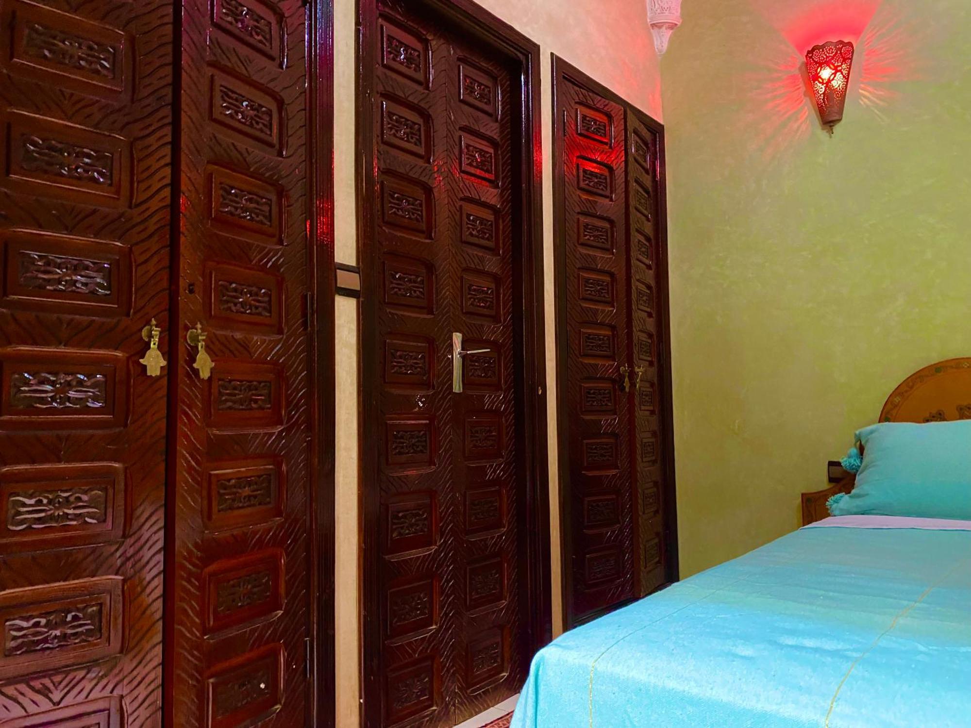 Riad Nezha Avec Jacuzzi Et 3 Piscines Au Coeur De Marrakesh Exterior photo