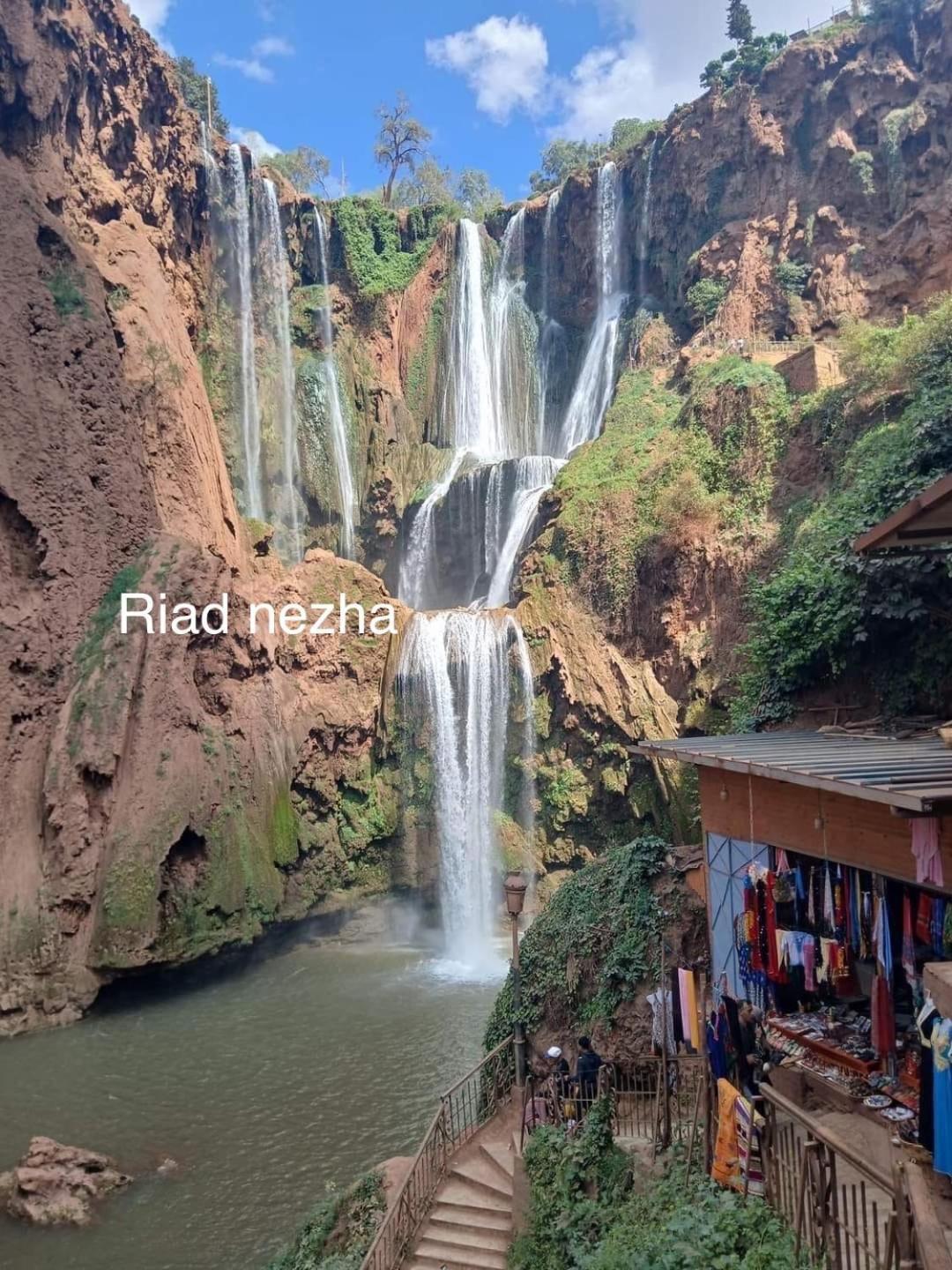 Riad Nezha Avec Jacuzzi Et 3 Piscines Au Coeur De Marrakesh Exterior photo
