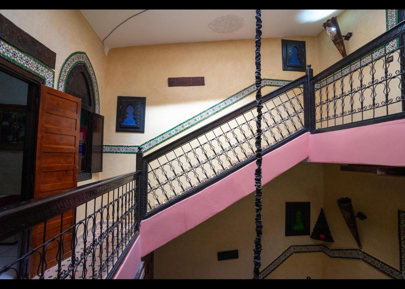 Riad Nezha Avec Jacuzzi Et 3 Piscines Au Coeur De Marrakesh Exterior photo