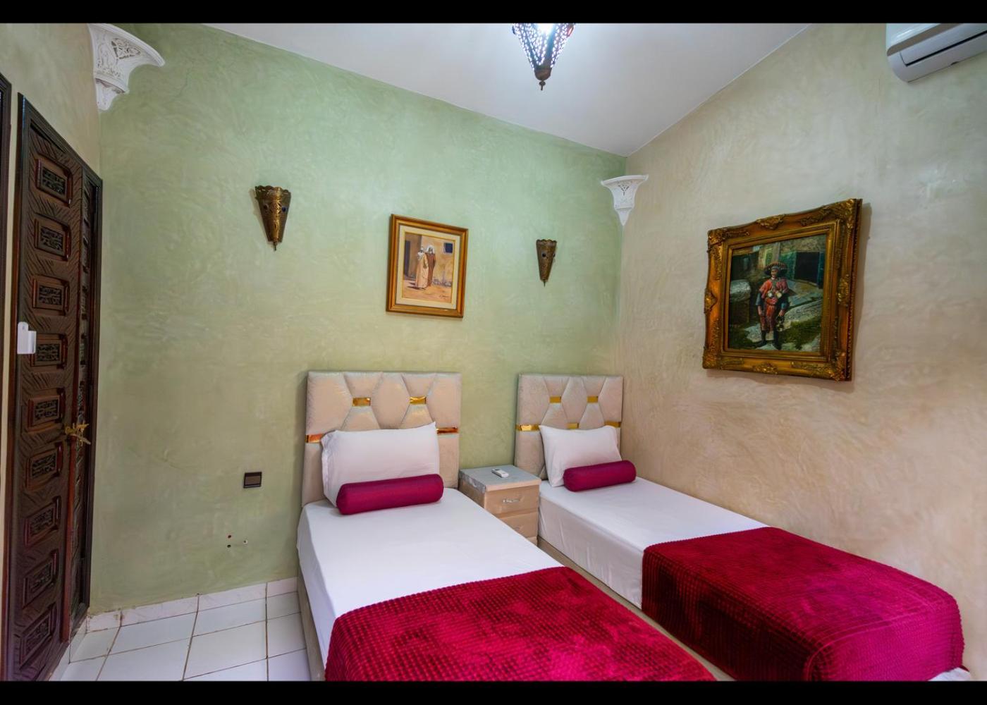 Riad Nezha Avec Jacuzzi Et 3 Piscines Au Coeur De Marrakesh Exterior photo